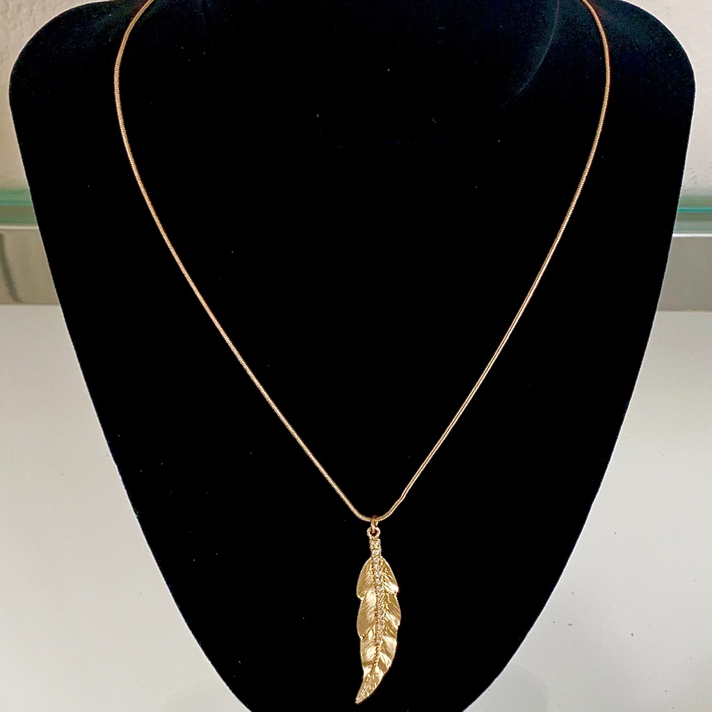 Gold Metal Leaf Pendant Necklace